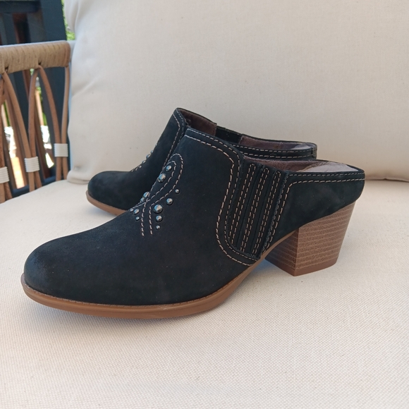 Black leather suede studded heeled mules/clogs Size 7 Wide - Picture 2 of 11